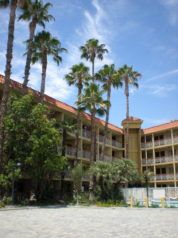 Ramada By Wyndham Burbank Airport Hotell Eksteriør bilde