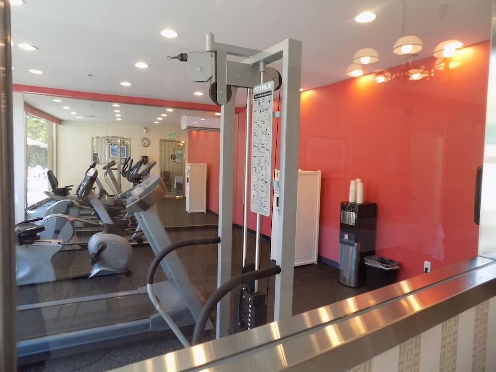Ramada By Wyndham Burbank Airport Hotell Eksteriør bilde
