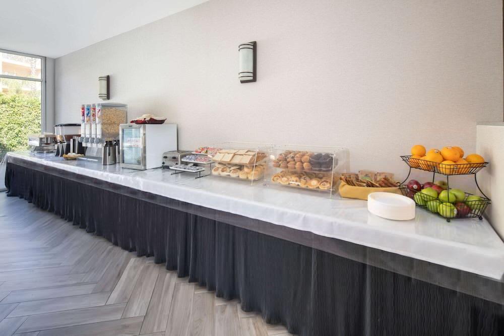 Ramada By Wyndham Burbank Airport Hotell Eksteriør bilde