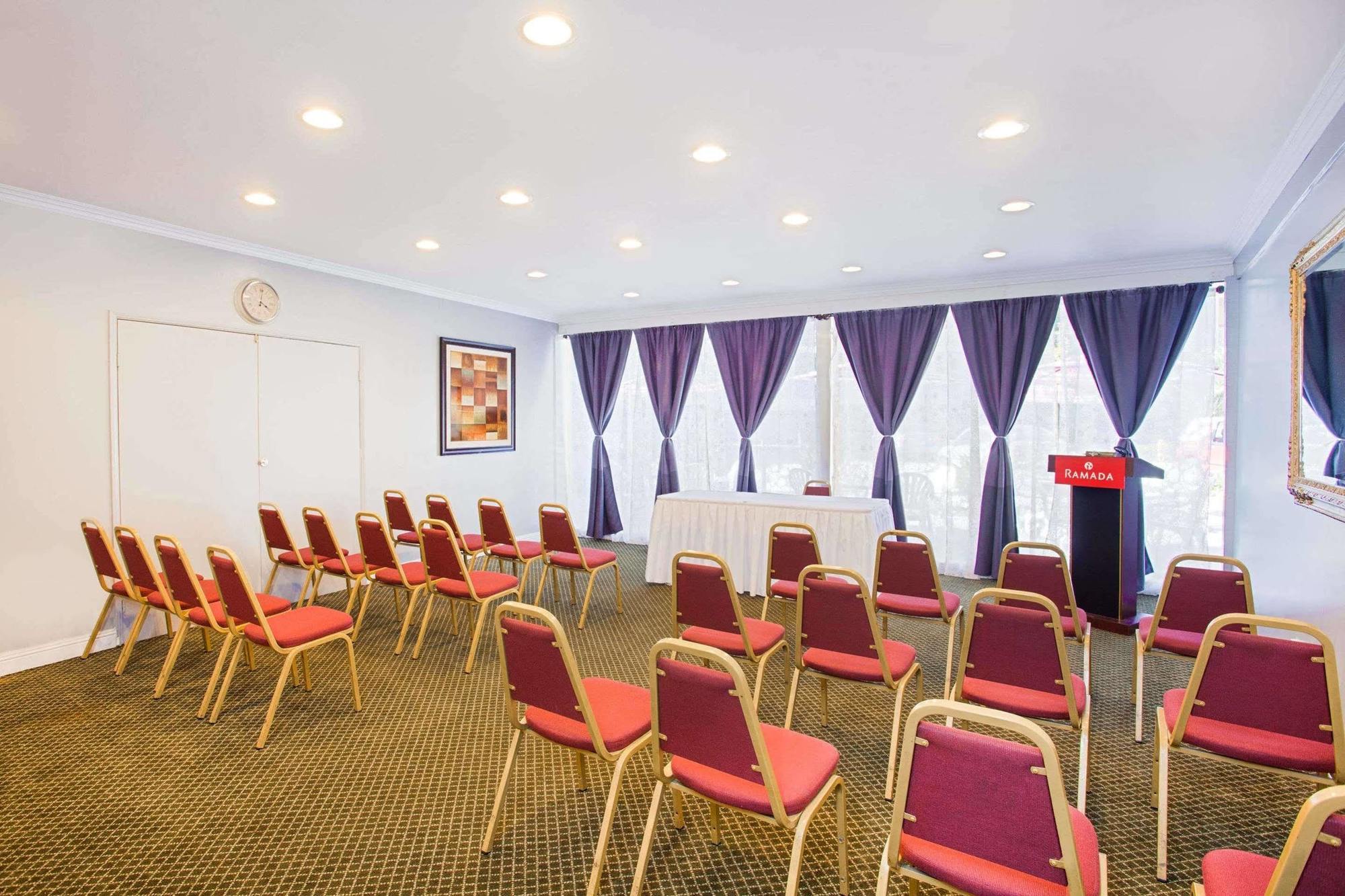 Ramada By Wyndham Burbank Airport Hotell Eksteriør bilde