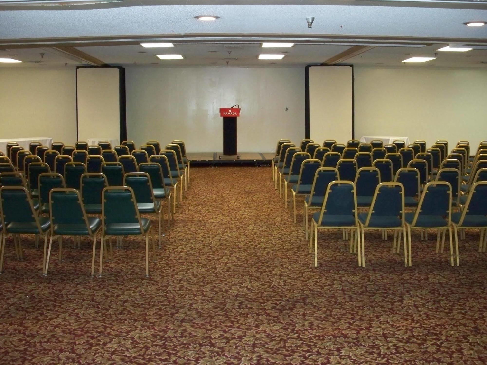 Ramada By Wyndham Burbank Airport Hotell Eksteriør bilde
