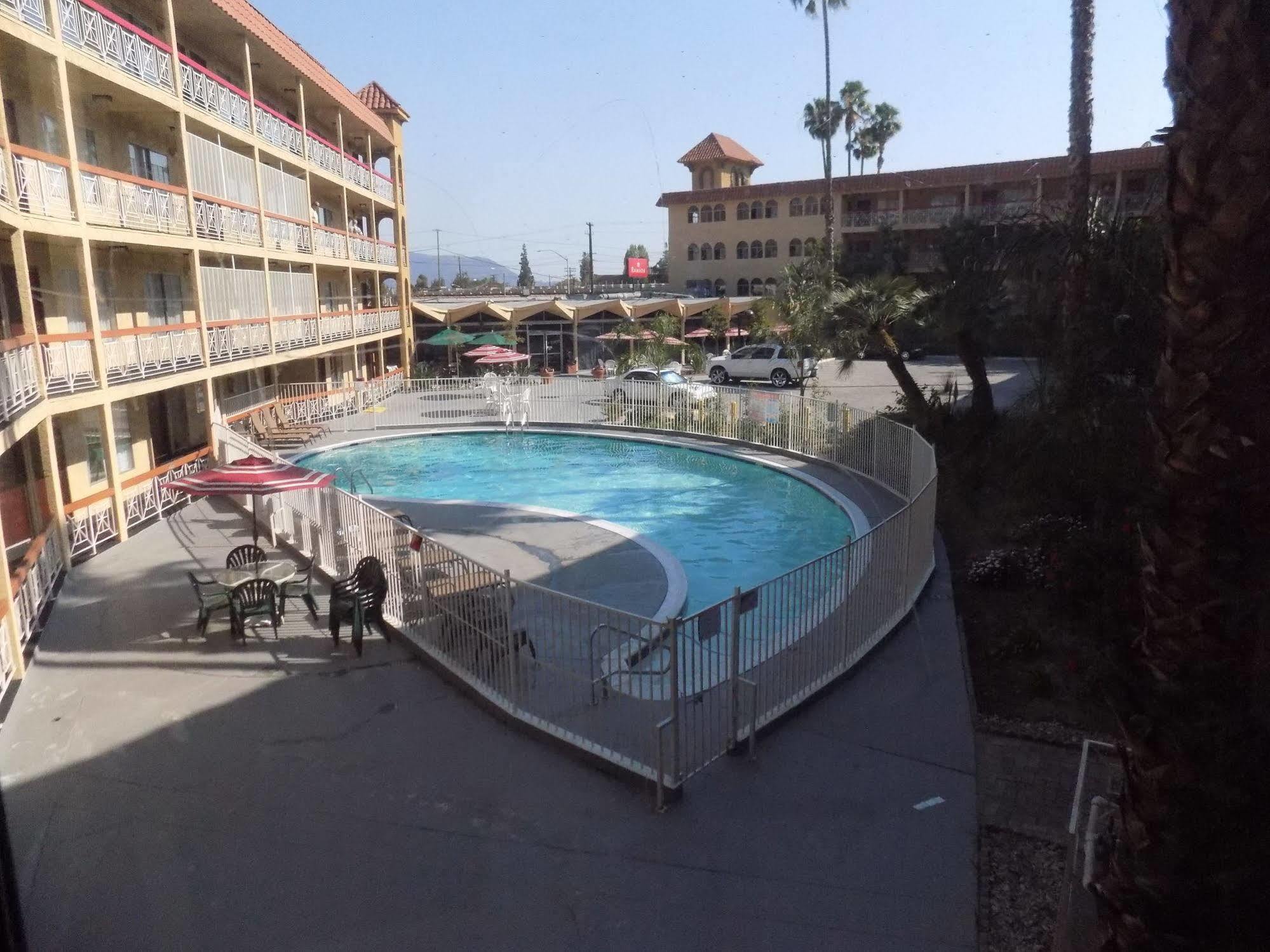 Ramada By Wyndham Burbank Airport Hotell Eksteriør bilde