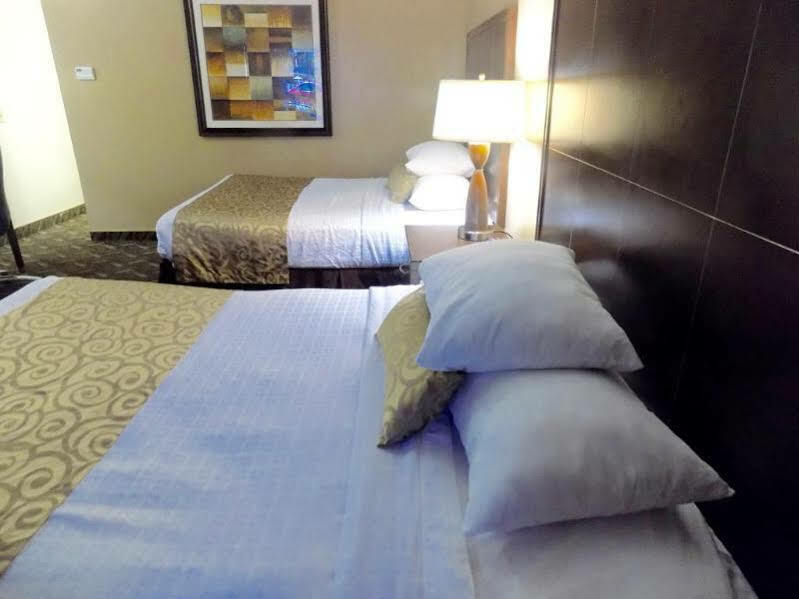 Ramada By Wyndham Burbank Airport Hotell Eksteriør bilde