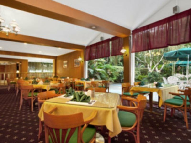 Ramada By Wyndham Burbank Airport Hotell Eksteriør bilde