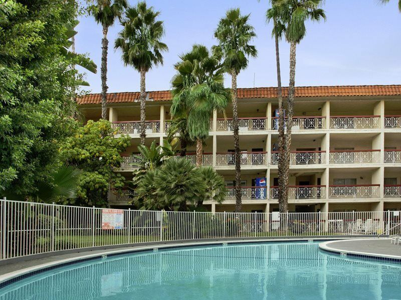 Ramada By Wyndham Burbank Airport Hotell Eksteriør bilde