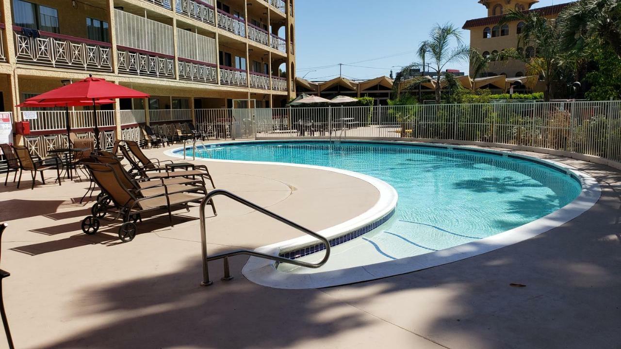 Ramada By Wyndham Burbank Airport Hotell Eksteriør bilde