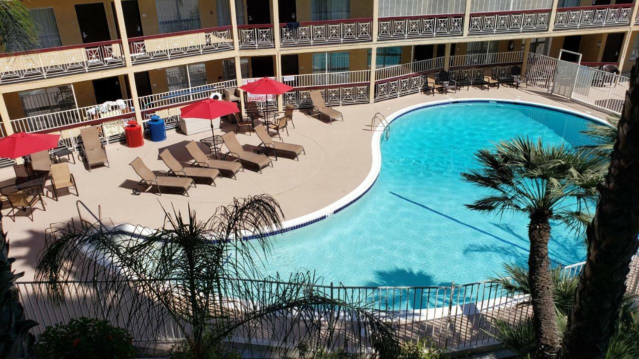 Ramada By Wyndham Burbank Airport Hotell Eksteriør bilde